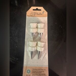 White and Silver Icing Couplers